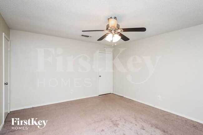 Building Photo - 8513 Crestview Dr