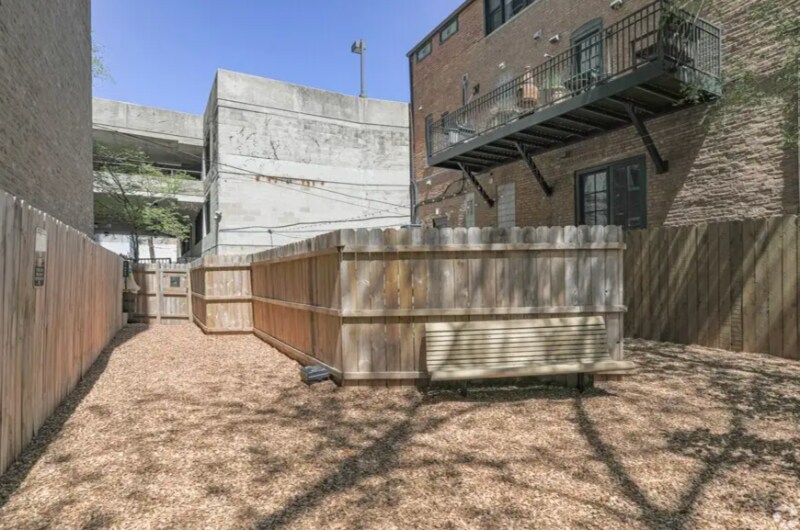 Building Photo - 2625 N Clark St