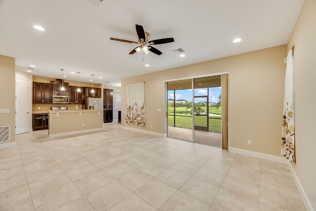 Building Photo - 4 bedroom, 3.5 bathroom in desirable Trasona!