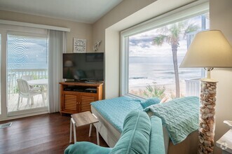 Building Photo - FURNISHED OFF-SEASON MONTHLY RENTAL - AVAI...