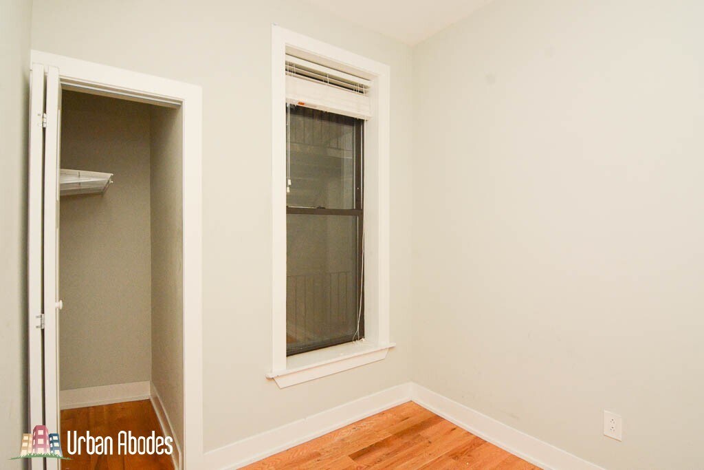 Building Photo - 629 W Oakdale Ave