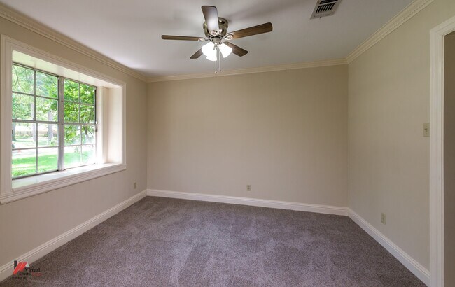 Building Photo - Move in Special 1k off the First Months Rent!