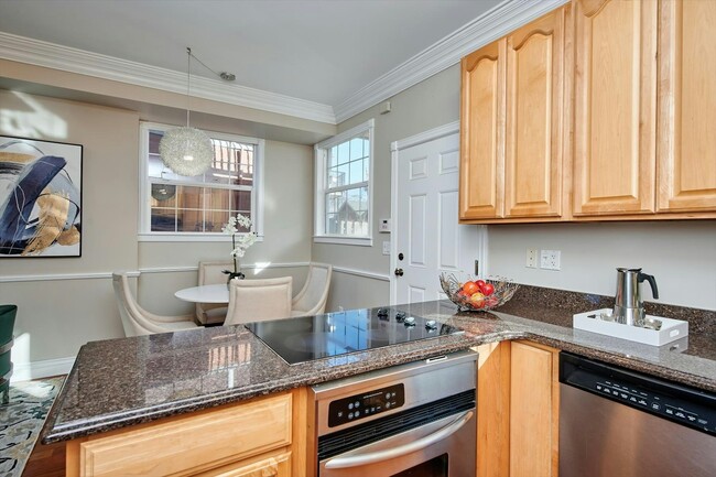 Building Photo - 3220 Vallejo St