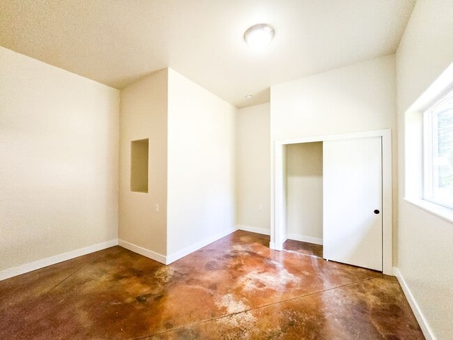 Building Photo - Spacious 3BD Rambler