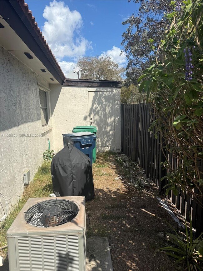 Building Photo - 4832 SW 152nd Ct
