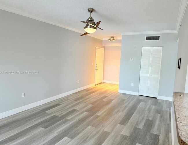 Building Photo - 100 SW 117th Terrace