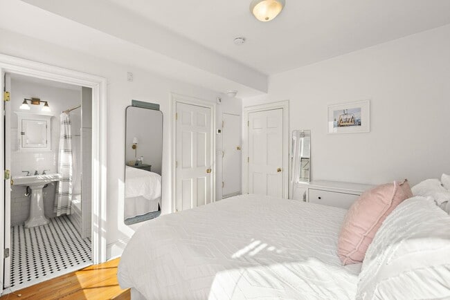 Building Photo - 259 4th St