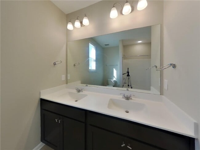 Building Photo - 173 Everett Sq