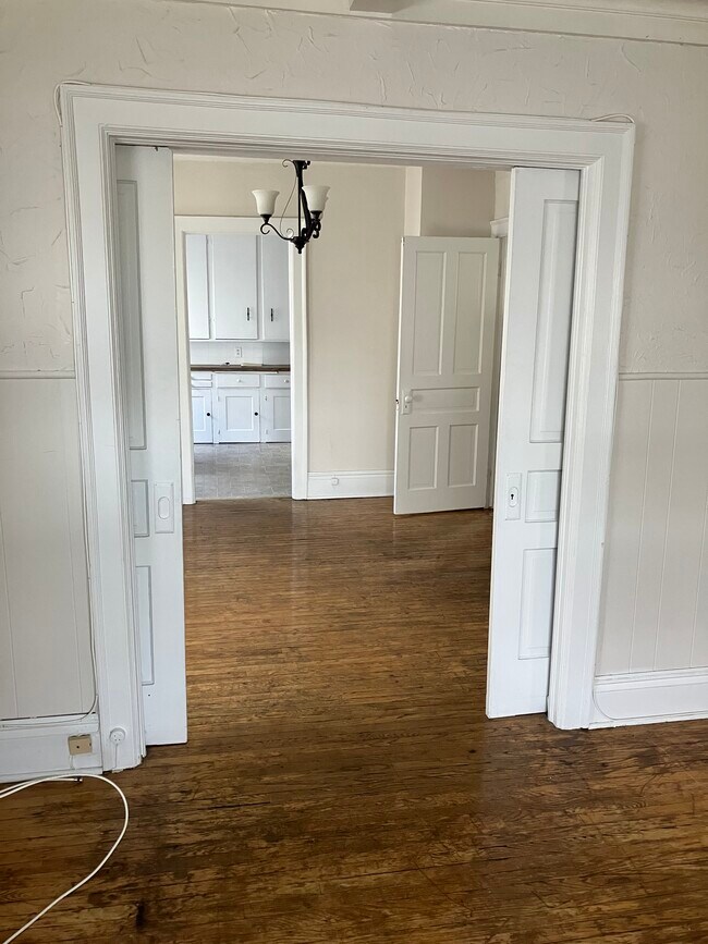 Building Photo - 55 E Hazeltine Ave