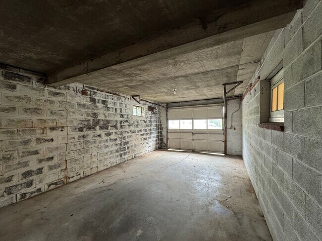 Building Photo - 700 Grove Ave