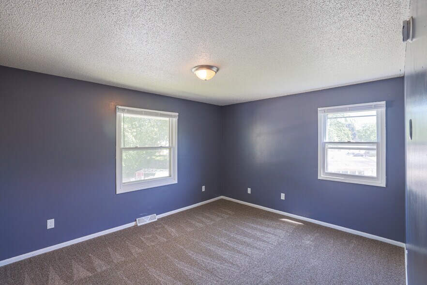 Building Photo - 156 Sluyter St SE