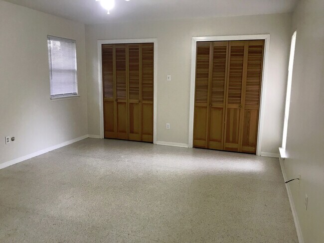 Building Photo - 13001 Woodway Dr