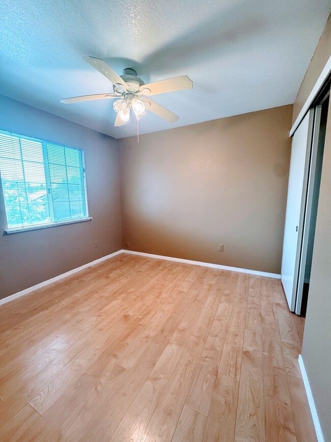 Building Photo - Welcome to this stunning 3-bedroom, 2.5-ba...
