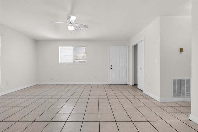 Building Photo - 809 Brooks St