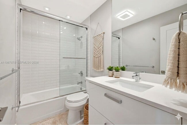 Building Photo - 2190 NE 51st Ct