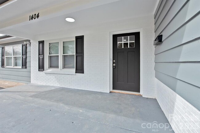 Building Photo - 1404 Nottingham Rd