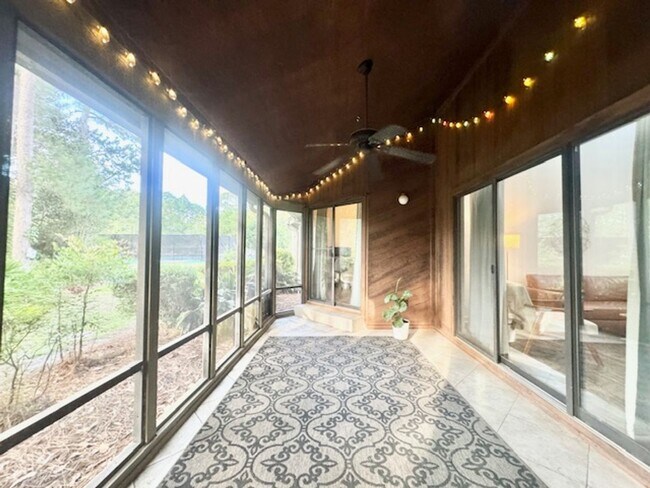 Building Photo - 155 Gleneagles Dr
