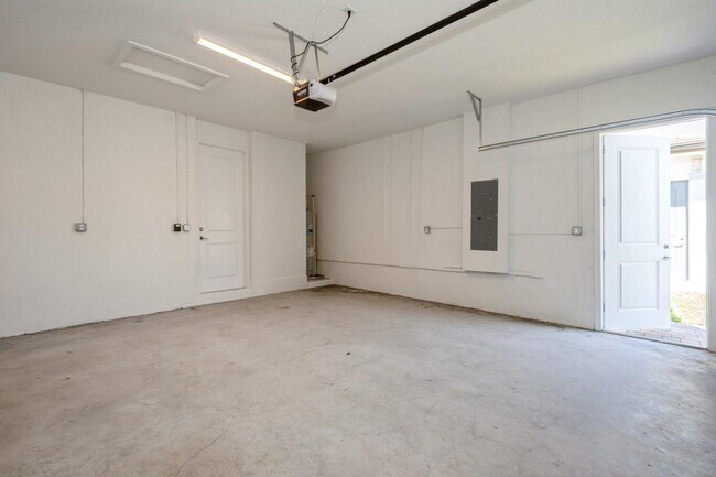 Building Photo - 4385 SW 123rd Ln