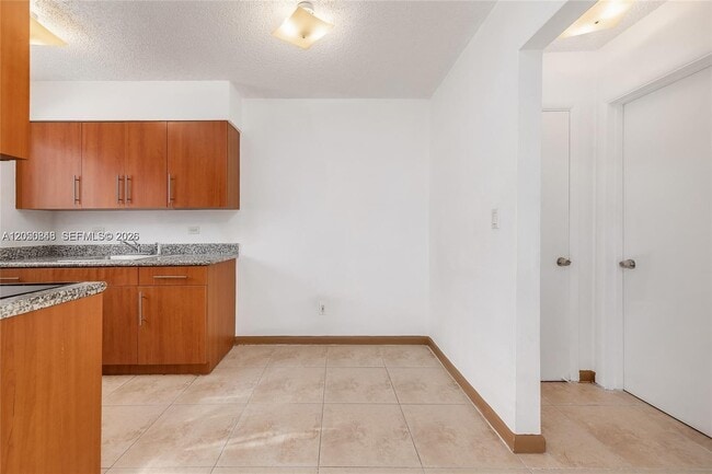 Building Photo - 932 Moffett St