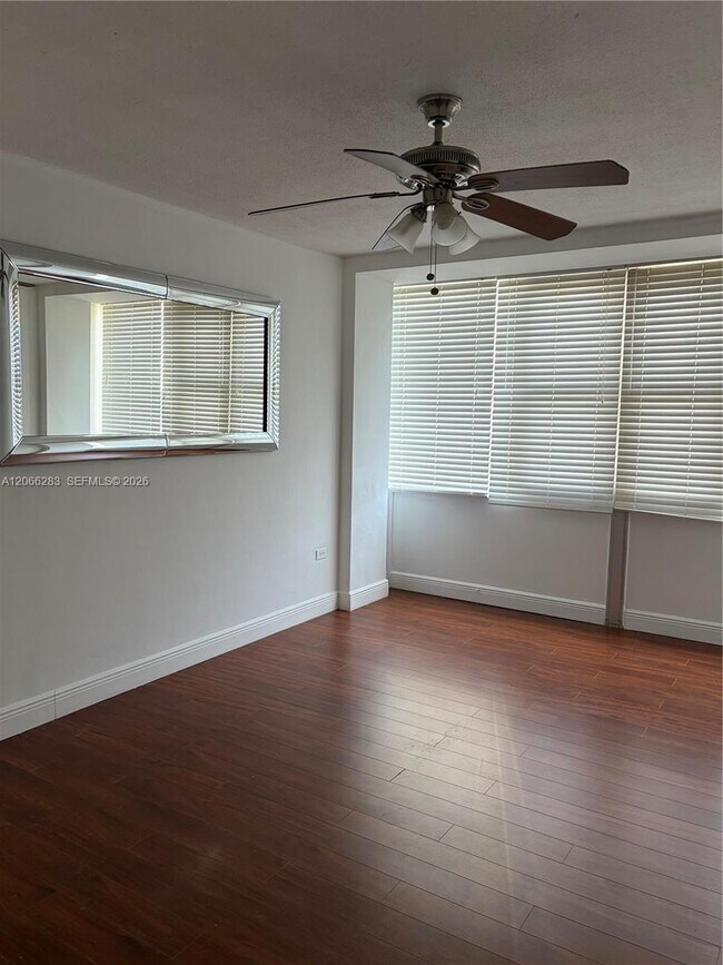Building Photo - 7545 E Treasure Dr
