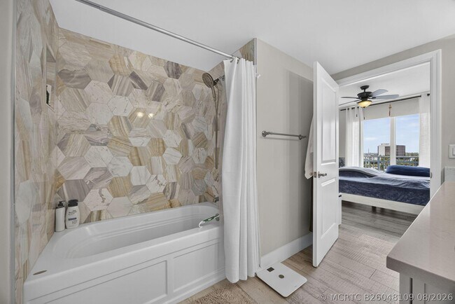 Building Photo - 403 S Sapodilla Ave