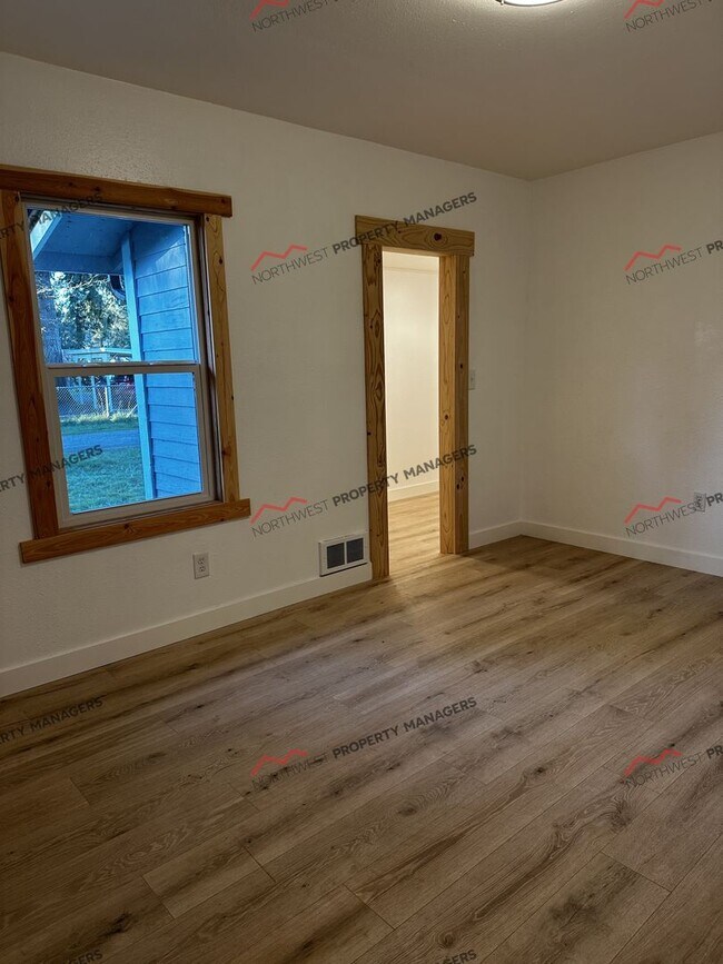 Building Photo - R58