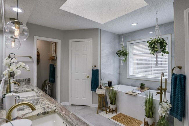 Building Photo - 3719 Danbury Dr