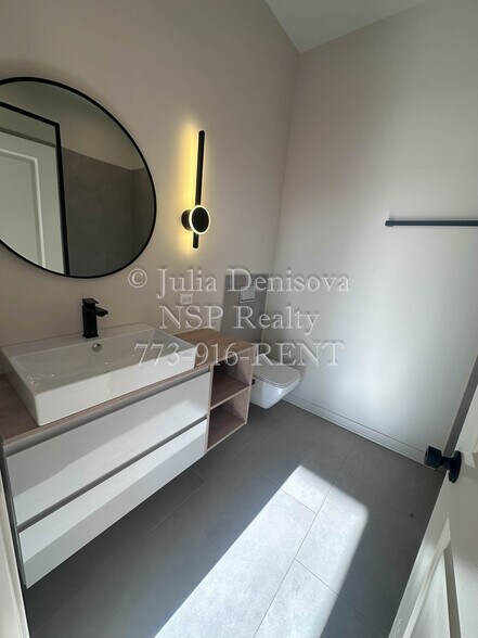 Building Photo - 3207 N Narragansett Ave