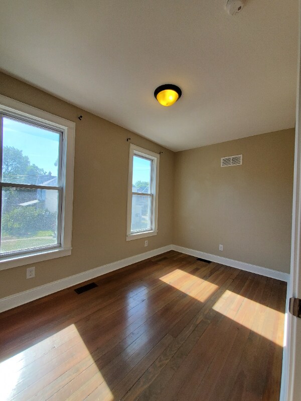 Building Photo - 144 E Maynard Ave