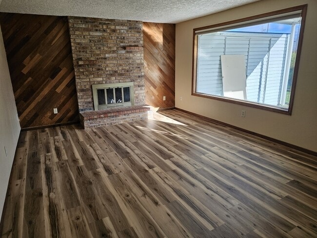 Building Photo - 11019 NW 33rd Ave