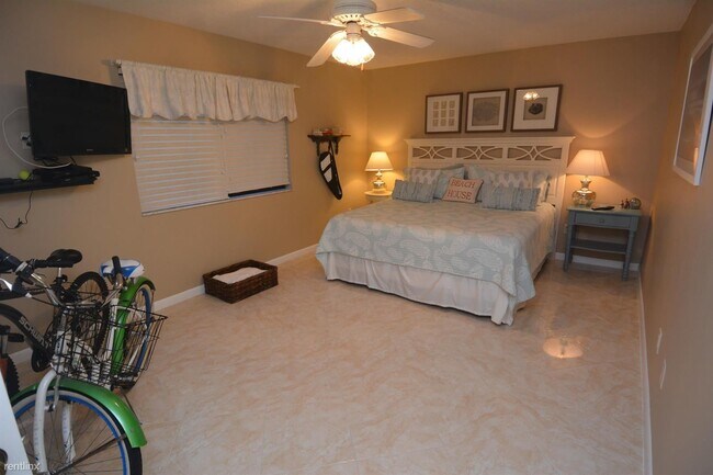 Building Photo - 2 br, 2 bath Condo - 30 Pelican Pointe Dr ...