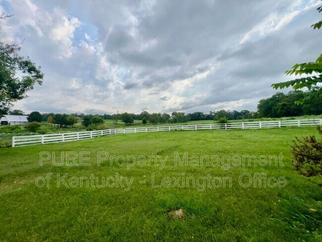 Building Photo - 3520 Combs Ferry Rd