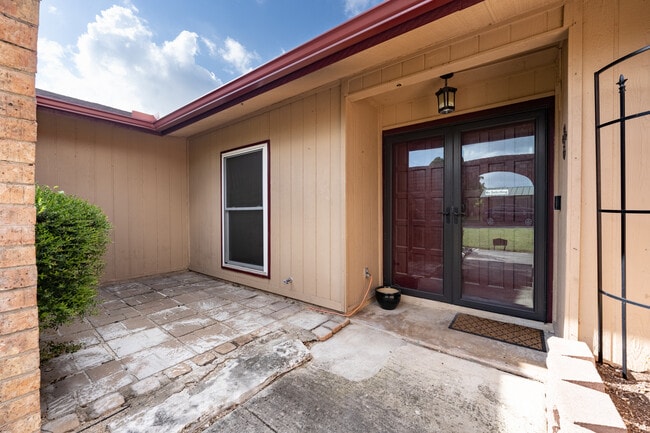 Building Photo - 6822 Rivulet