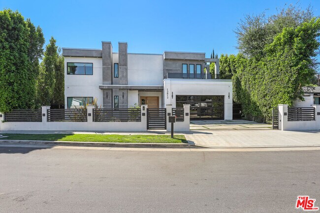 Building Photo - 13812 Cumpston St