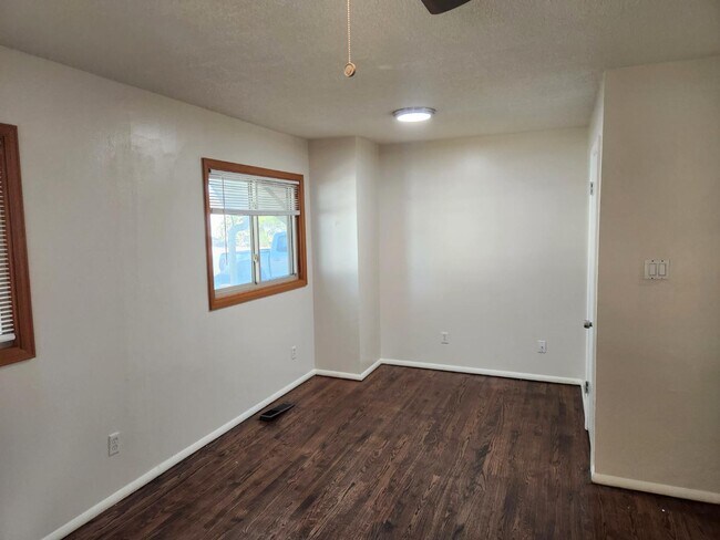 Building Photo - 2428 W 24th Street Rd