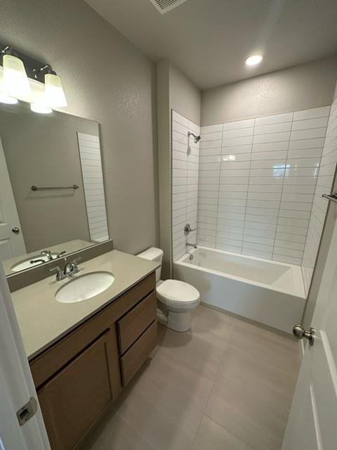 Building Photo - 4190 S Park Dr