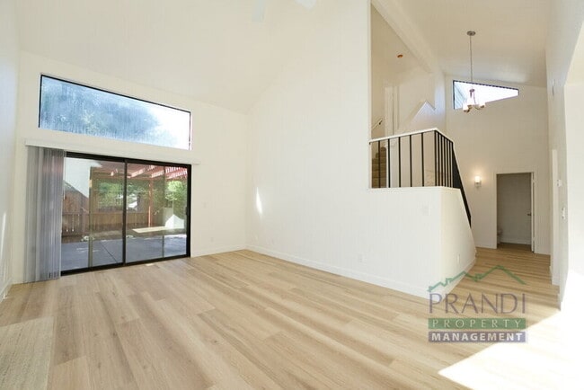 Building Photo - 41 Pine Tree Ct