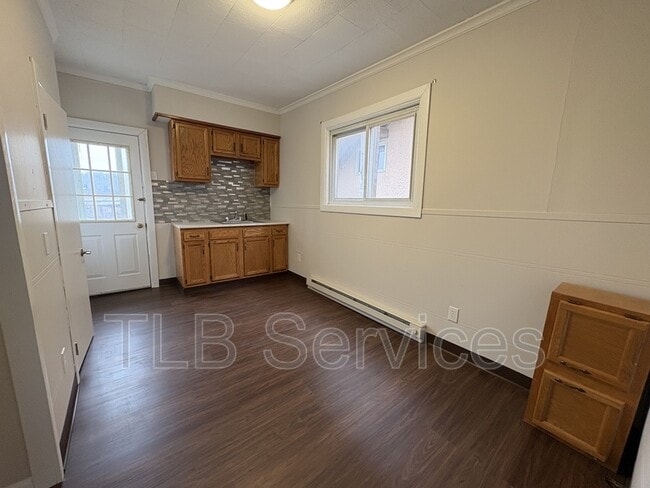 Building Photo - 139 Sand St