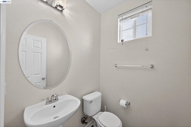 Building Photo - 244 Balsam St