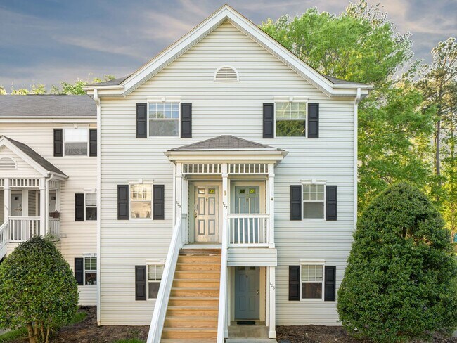 Primary Photo - Fantastic Location! Chapel Hill 2 Bedroom ...