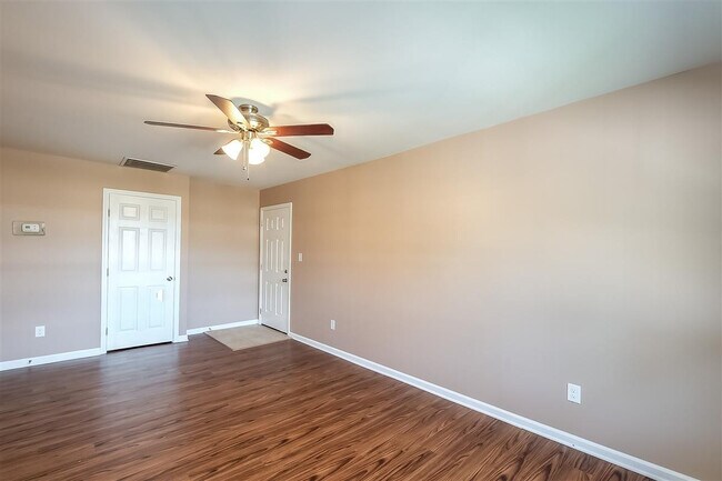 Building Photo - 1439 Townley Dr