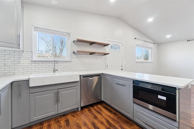 Building Photo - 4824 Elmview Dr