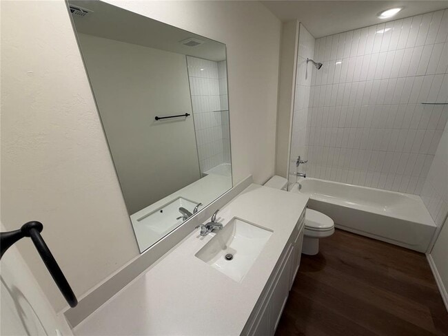 Building Photo - 201 E Main St