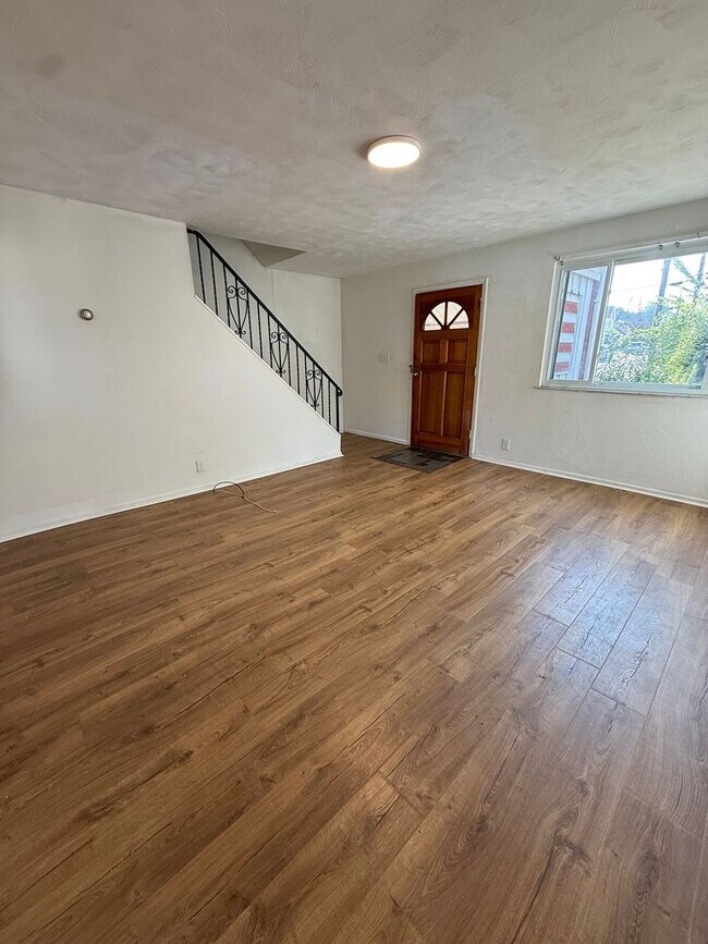 Building Photo - Carnegie/Scott 4 Bedroom, 2 Bathroom Home with Detached Garage