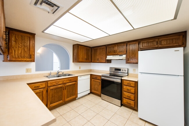 Building Photo - 514 W 37th St