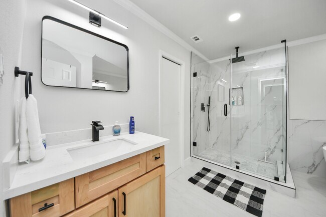 Building Photo - 10003 Briarwild Ln