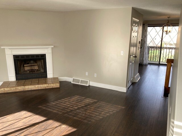 Building Photo - 16 Rollins Ct