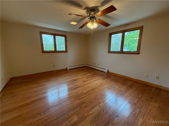 Building Photo - 437 Springville Ave