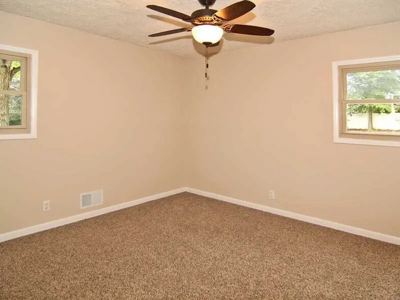 Building Photo - 10118 Holaday Dr W