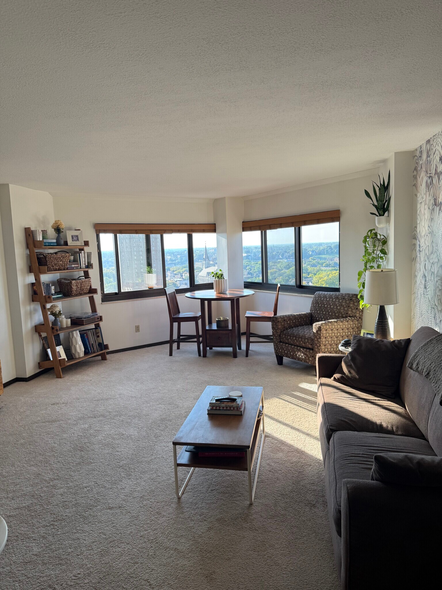 Building Photo - 1633 N Prospect Ave